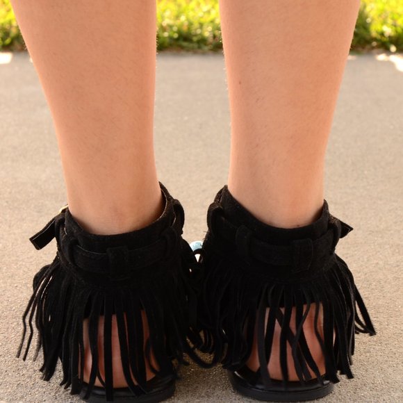 Women's Gladiator Fringe Sandals Flat Open Toe Faux Suede Strappy Sandal - Picture 3 of 7